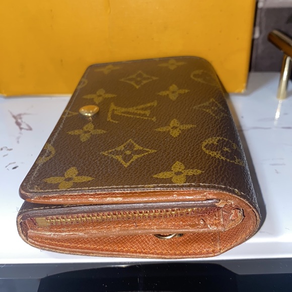 Authentic Louis Vuitton Monogram Bifold Zippy Wallet with chain - Picture 12 of 15